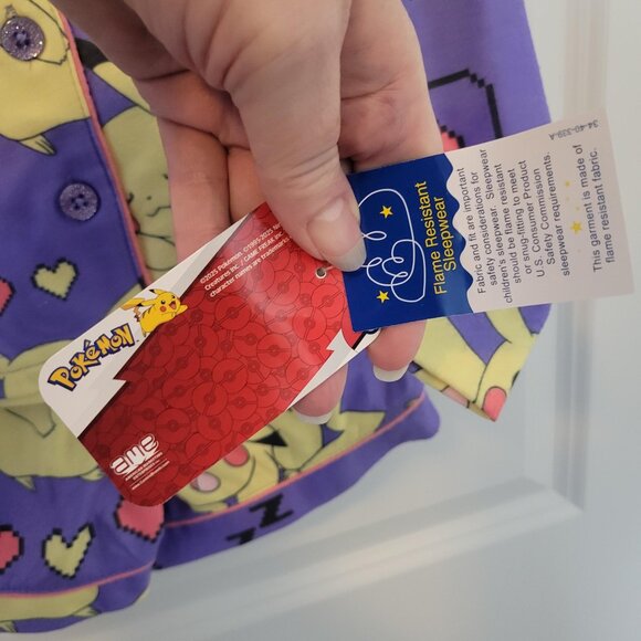 NEW NWT Pokemon Pikachu Girls Long Sleeve Fleece 2pc Pajama Set w/Shorts XS 4/5 - Picture 5 of 5